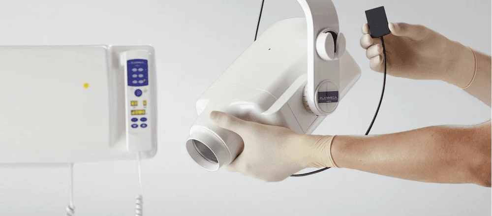 Прицельный снимок с помощью визиографа